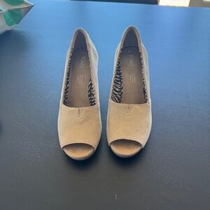 Tom's Suede wedge peephole toe beige shoes size 8
